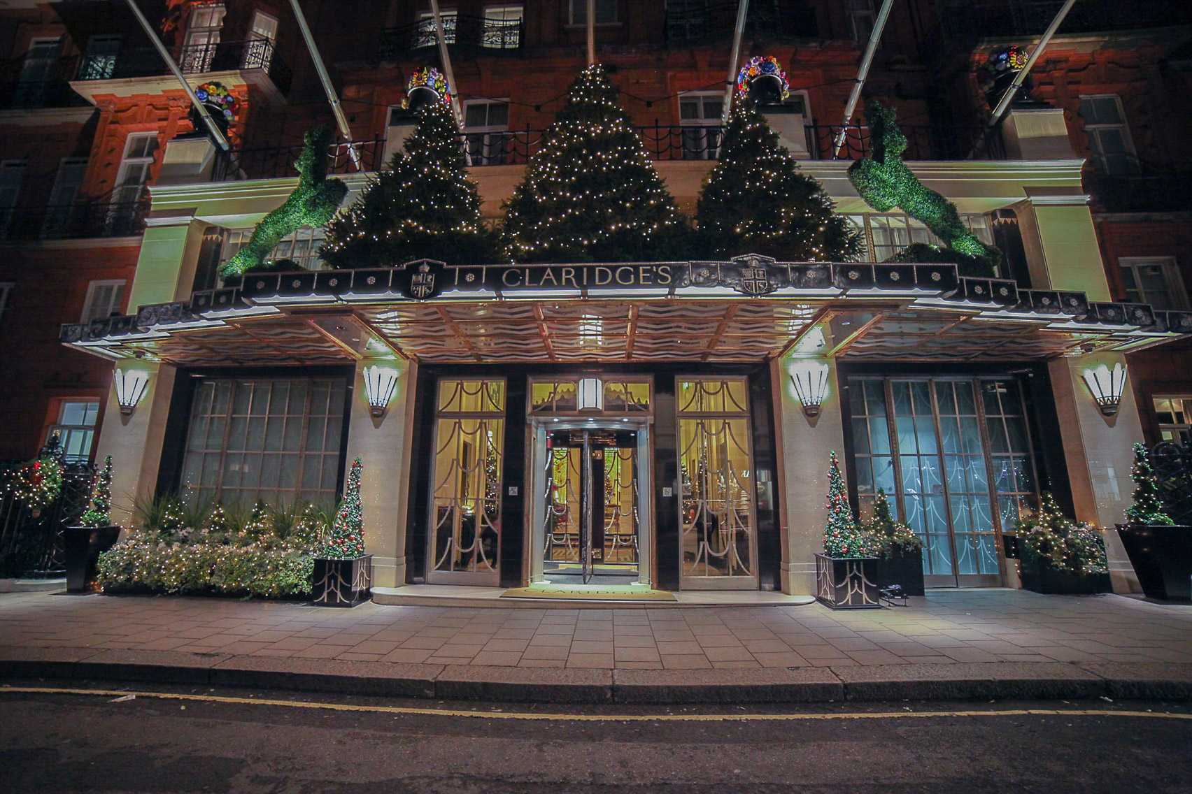 jony-ive-marc-newson-design-christmas-tree-claridges-hotel-london-uk-news_dezeen_1704_col_11