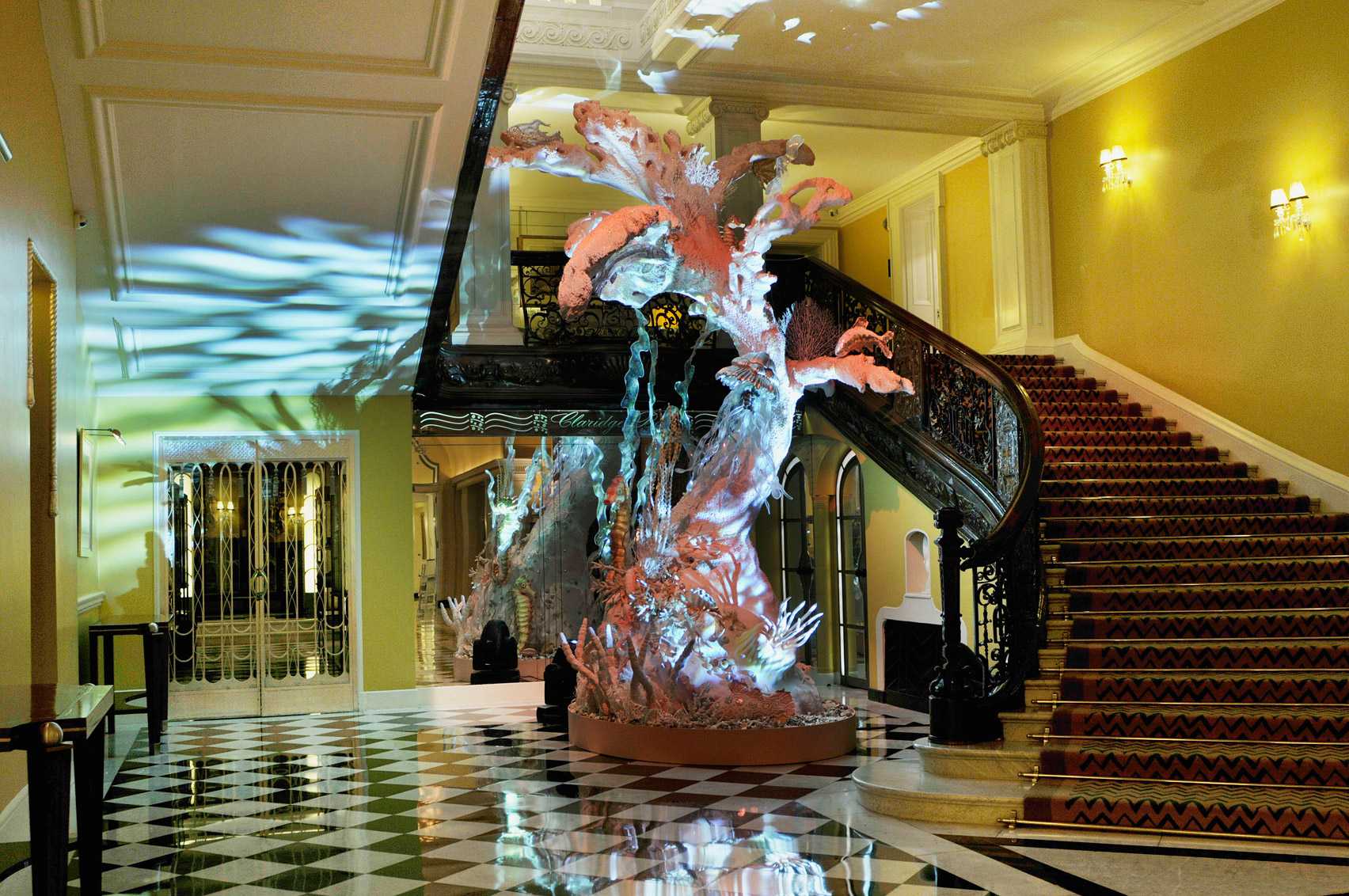 jony-ive-marc-newson-design-christmas-tree-claridges-hotel-london-uk-news_dezeen_1704_col_9