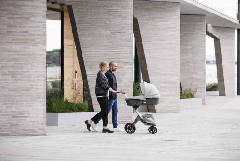 30692-xplory-stroller-carry-cot-grey-melange-in-setting-screen-768x515