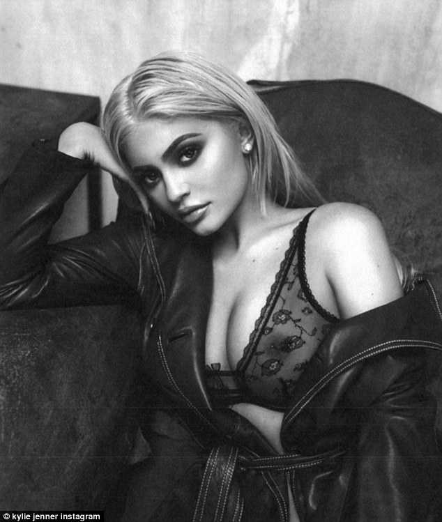 jenner-nipple-insta