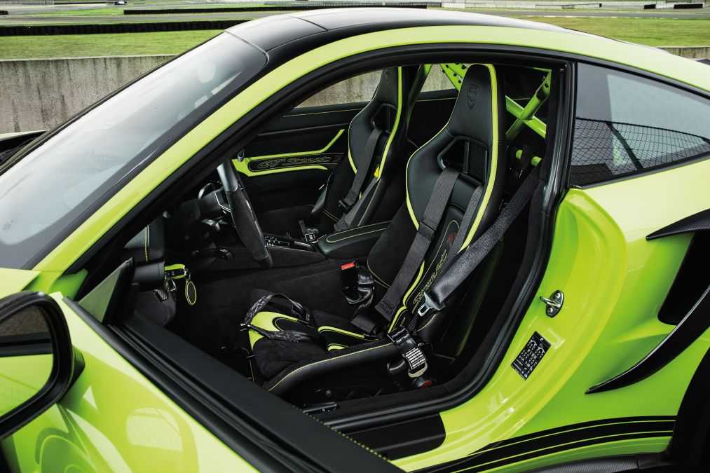 techart_gtstreet_r_interior_01