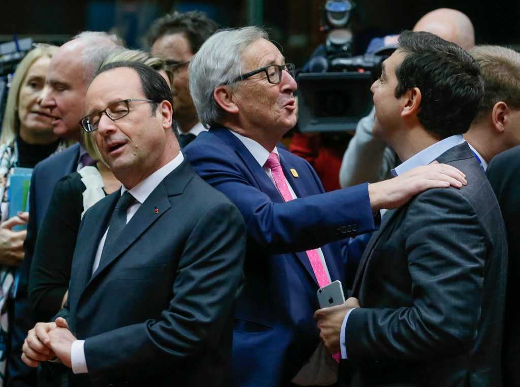 (L-R) France's President Francois Hollande, European Commission President Jean Claude Juncker and Greece's Prime Minister Alexis Tsipras attend a EU Summit at the European Council headquarters in Brussels, Belgium December 15, 2016. REUTERS/Yves Herman